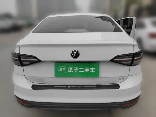 Volkswagen Lavida — Фото автомобиля 5