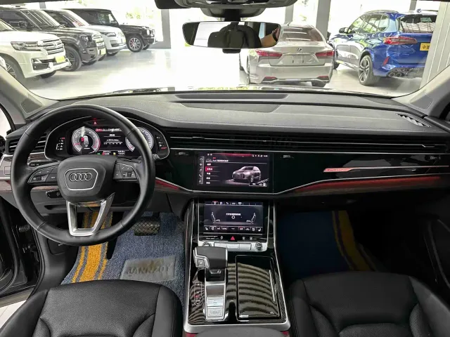 Audi Q7 — Фото автомобиля 9
