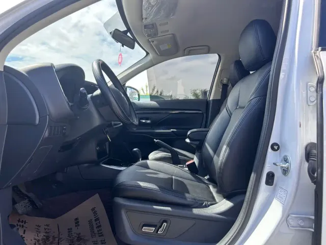 Mitsubishi Outlander — Фото автомобиля 5