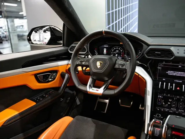 Lamborghini Urus — Фото автомобиля 9