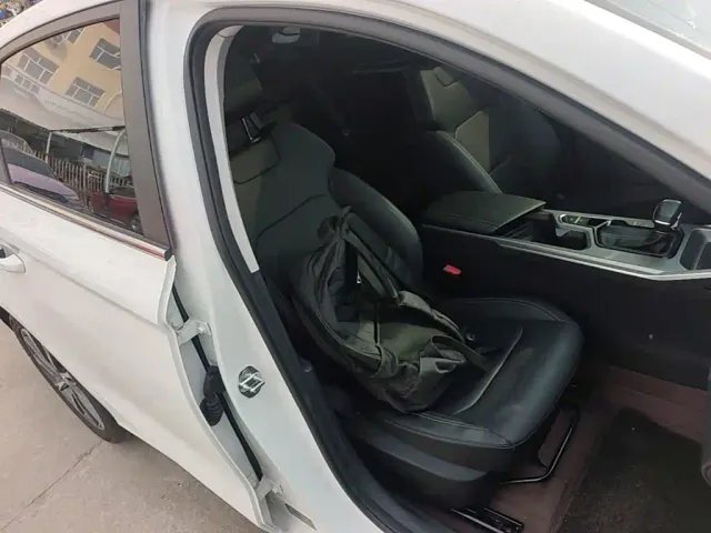 Geely Emgrand — Фото автомобиля 24