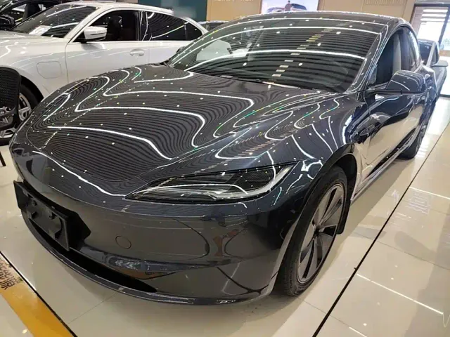 Фотография автомобиля — Tesla Model 3