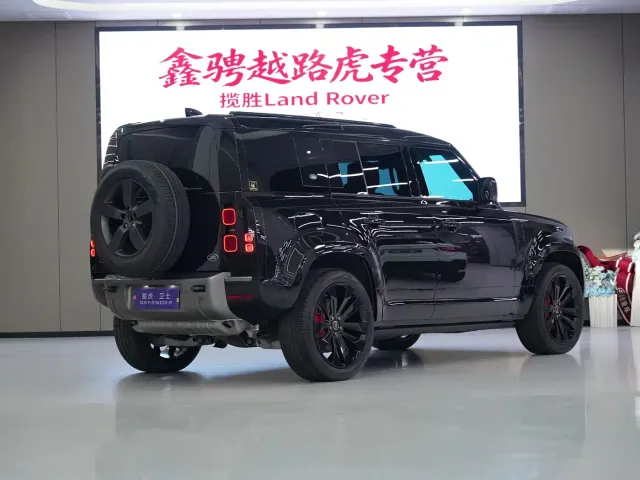 Land Rover Defender — Фото автомобиля 4