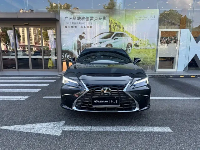 Lexus ES — Фото автомобиля 2