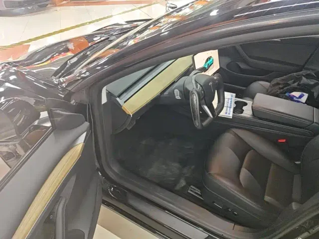 Tesla Model 3 — Фото автомобиля 15