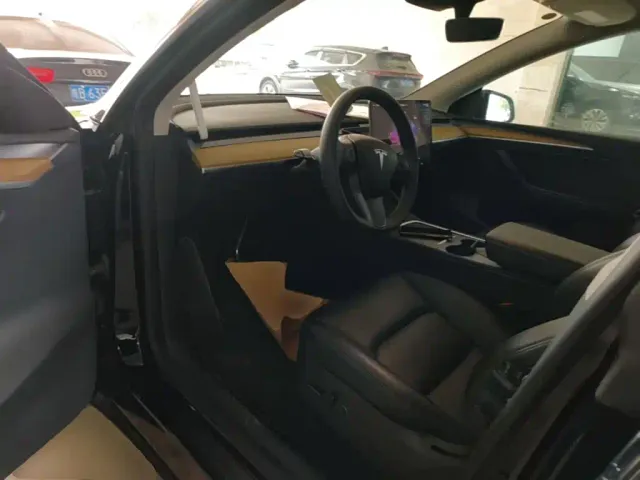 Tesla Model Y — Фото автомобиля 15