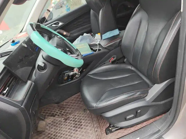Roewe RX5 — Фото автомобиля 11