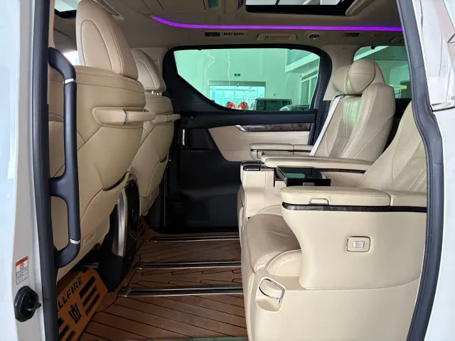 Toyota Vellfire — Фото автомобиля 11