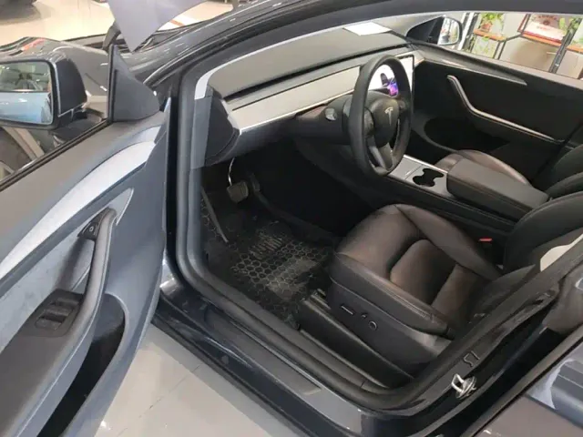 Tesla Model Y — Фото автомобиля 15