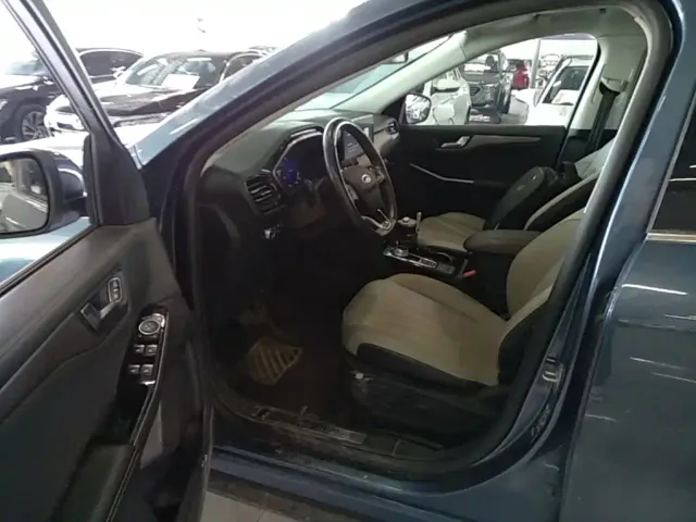 Ford Escape — Фото автомобиля 14
