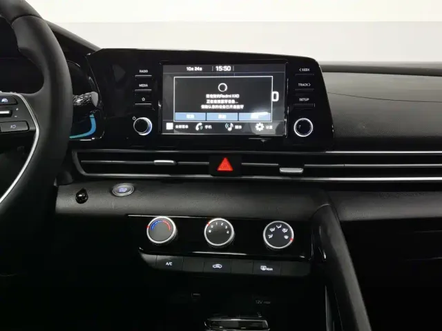 Hyundai Elantra — Фото автомобиля 12