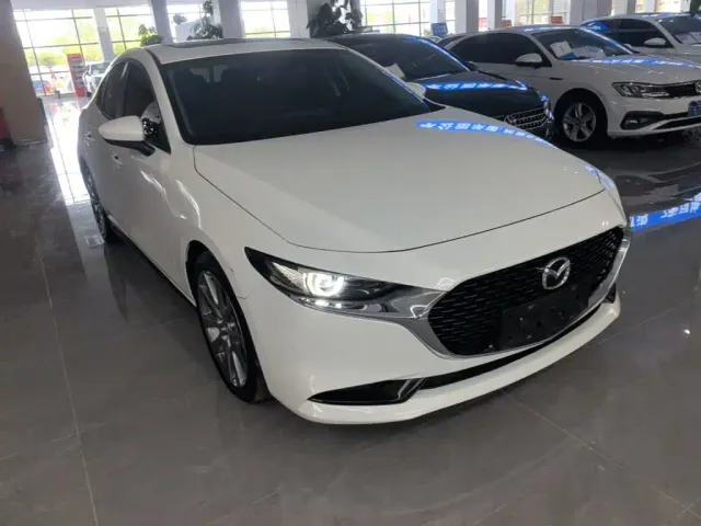 Mazda Axela — Фото автомобиля 21