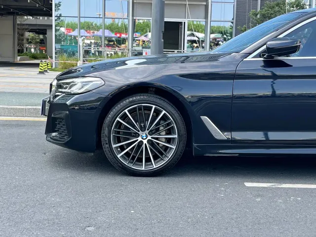 BMW 5 Series — Фото автомобиля 7