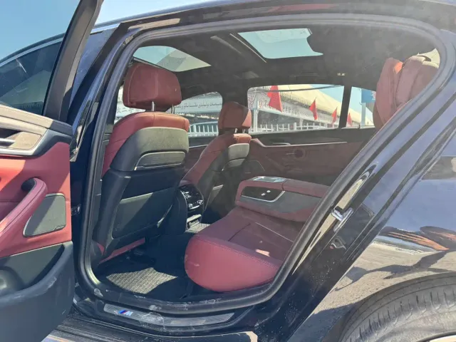 BMW 5 Series — Фото автомобиля 8