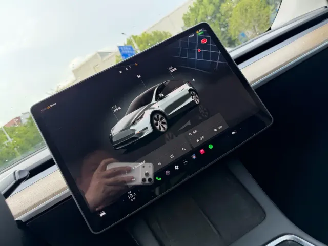 Tesla Model Y — Фото автомобиля 6