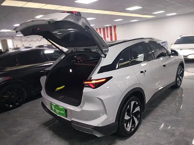 Arcfox Alpha T5 — Фото автомобиля 18
