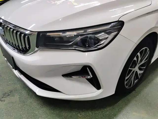 Geely Emgrand — Фото автомобиля 23