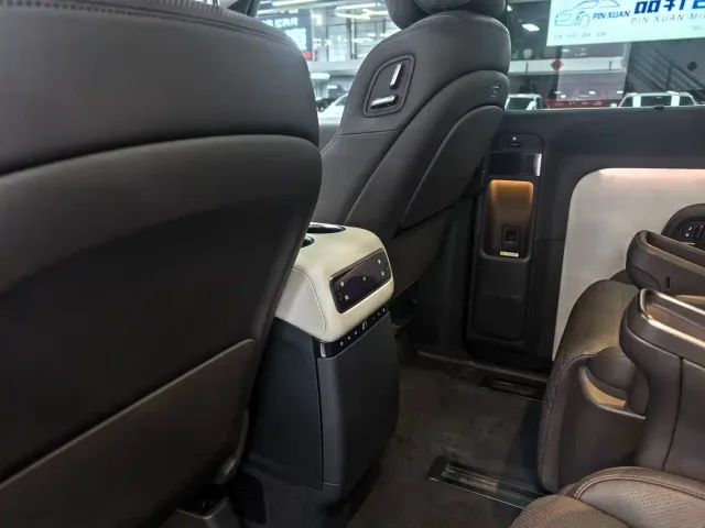 Li Auto MEGA — Фото автомобиля 22