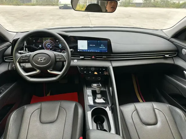 Hyundai Elantra — Фото автомобиля 11