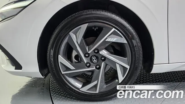 Hyundai AVANTE — Фото автомобиля 2