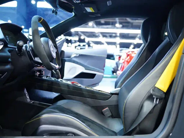 Lotus Emira — Фото автомобиля 23