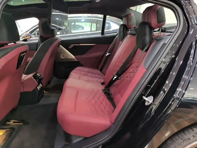 BMW 5 Series — Фото автомобиля 16