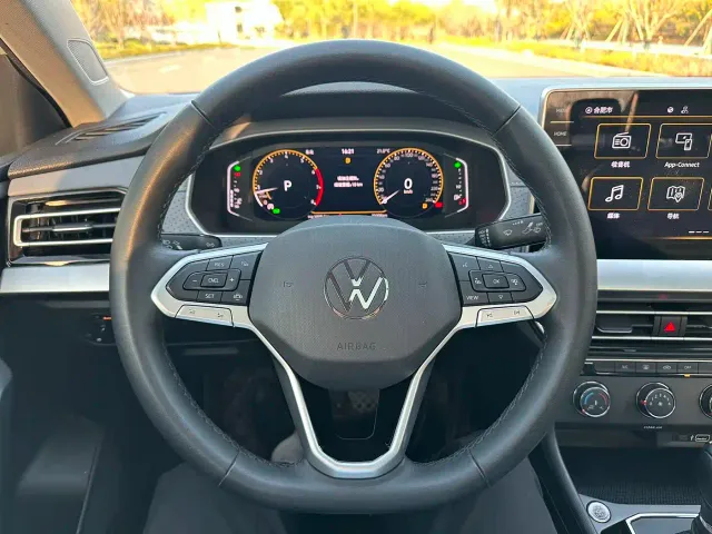 Volkswagen Lavida — Фото автомобиля 5