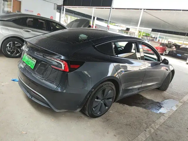 Tesla Model 3 — Фото автомобиля 3