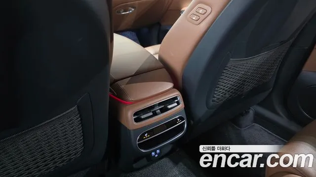 Genesis GV70 2.5T Бензин AWD — Фото автомобиля 18