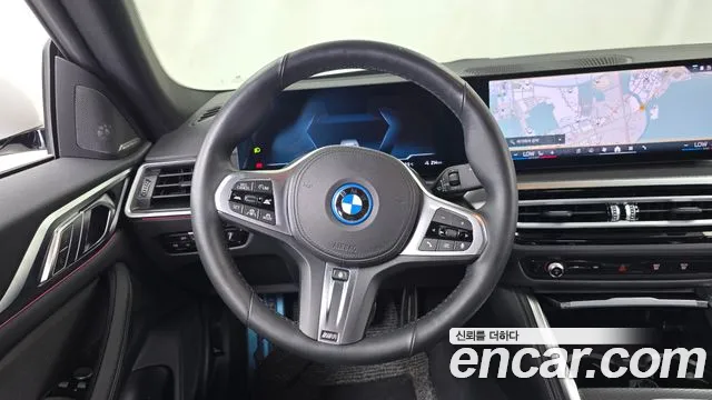 BMW i4 — Фото автомобиля 12