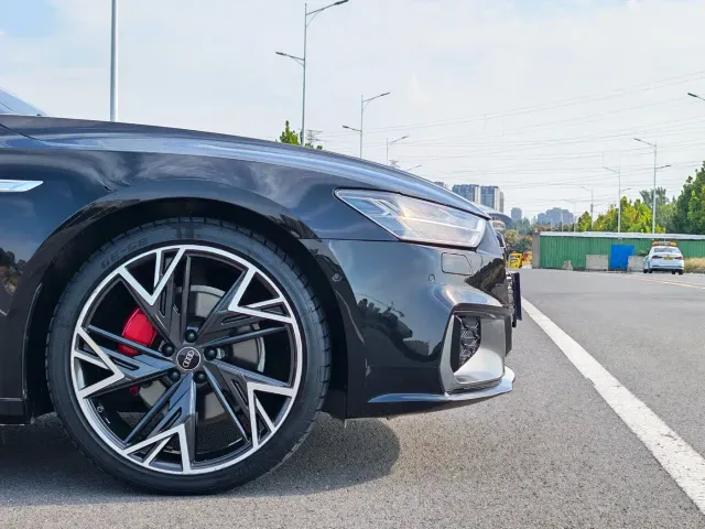 Audi A7L — Фото автомобиля 14