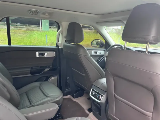 Ford Explorer — Фото автомобиля 15