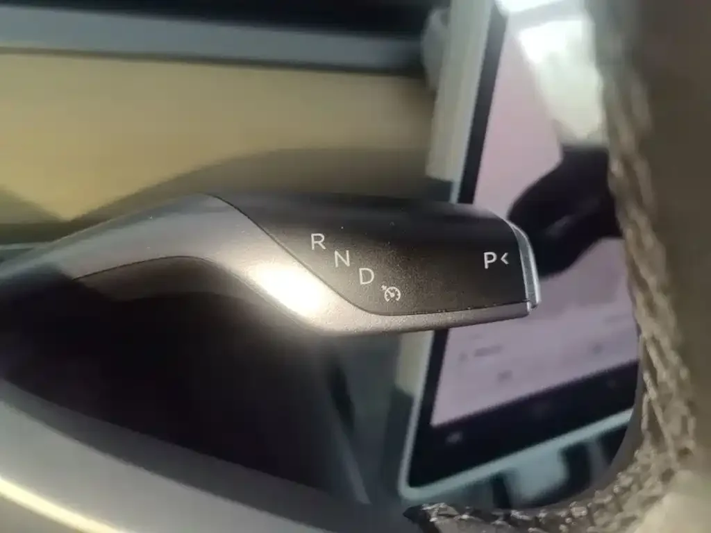 Tesla Model Y 2022 Facelift Rear-Wheel Drive Version — Фото автомобиля 13