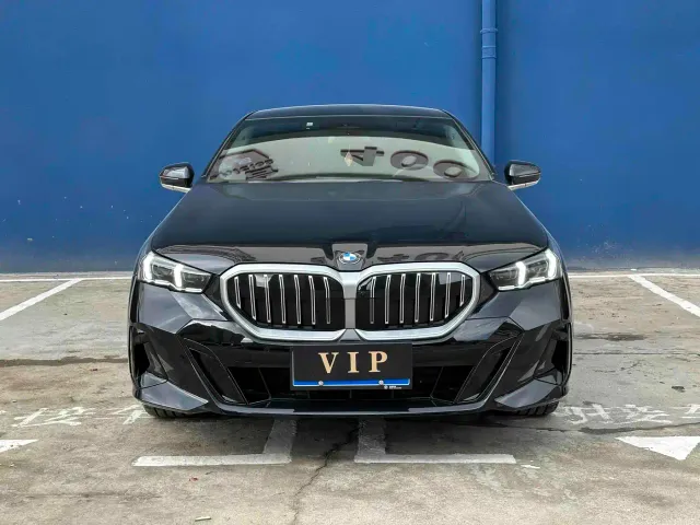 BMW 5 Series — Фото автомобиля 2