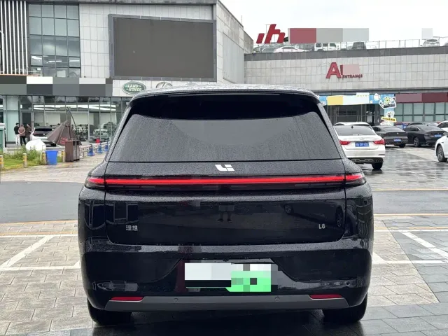 Li Auto L8 — Фото автомобиля 8
