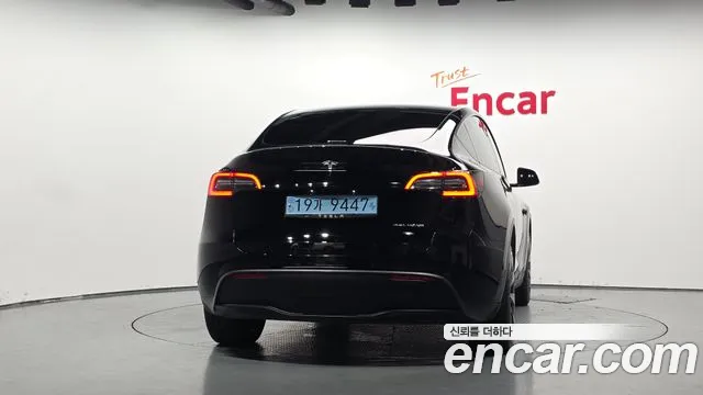 Tesla Model Y — Фото автомобиля 4
