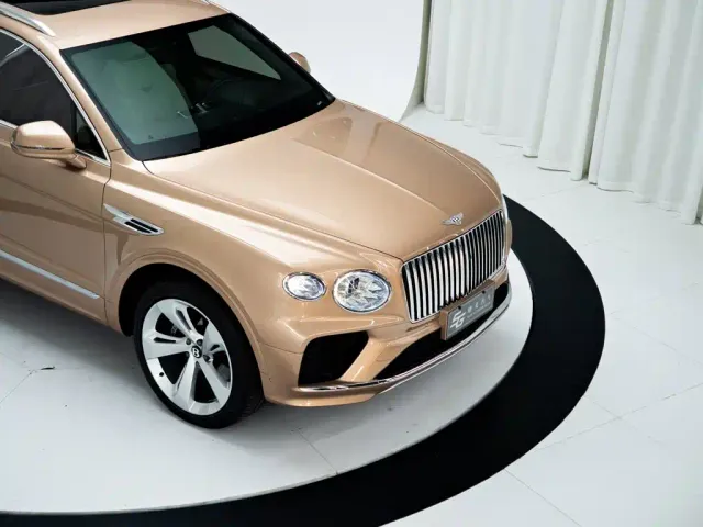 Bentley Bentayga — Фото автомобиля 24