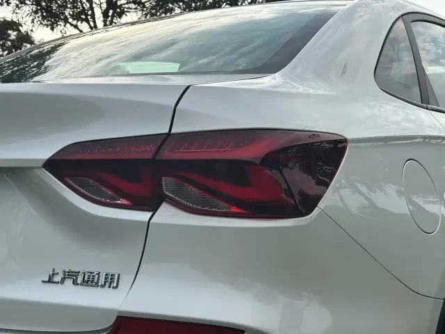 Chevrolet Monza — Фото автомобиля 22
