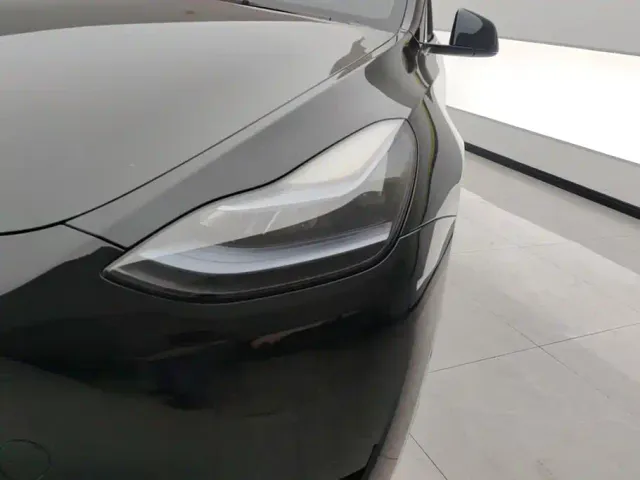Tesla Model Y — Фото автомобиля 5