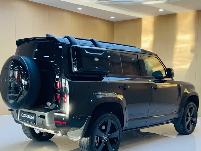 Land Rover Defender — Фото автомобиля 9