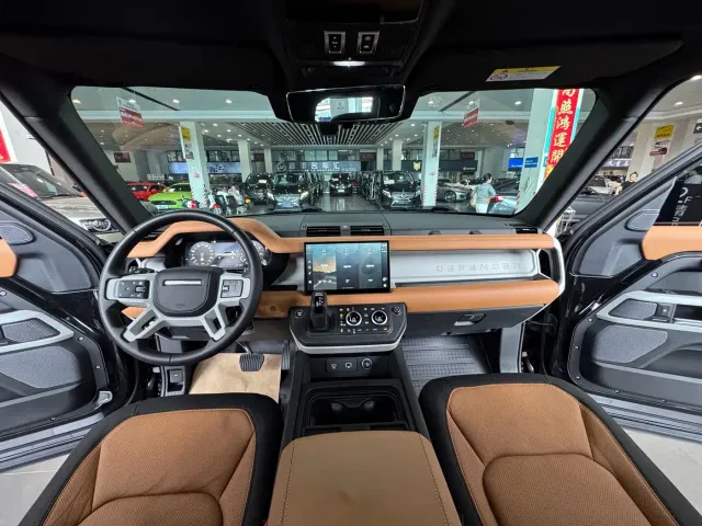 Land Rover Defender — Фото автомобиля 9