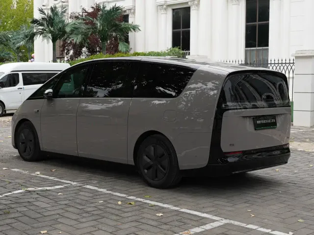 Li Auto MEGA — Фото автомобиля 7