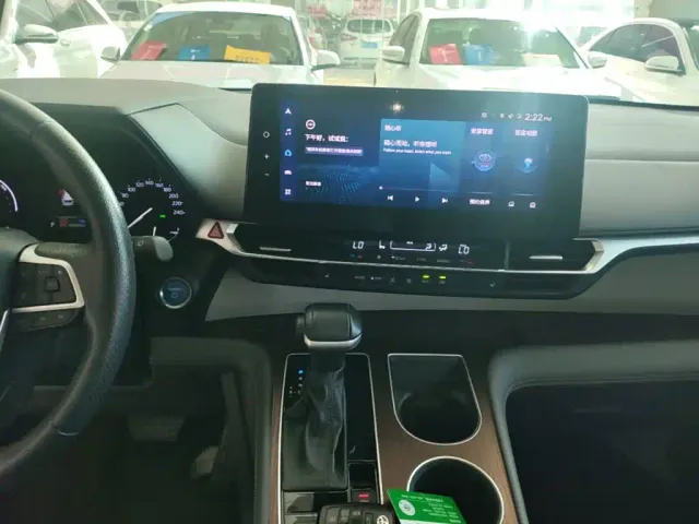 Toyota Granvia — Фото автомобиля 12