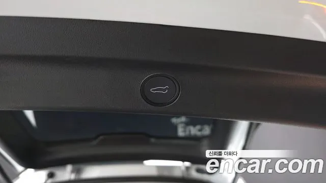 Tesla Model Y — Фото автомобиля 20