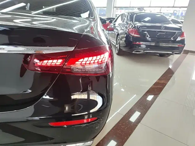 Mercedes-Benz E-Class — Фото автомобиля 7