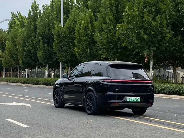 Li Auto L8 — Фото автомобиля 7