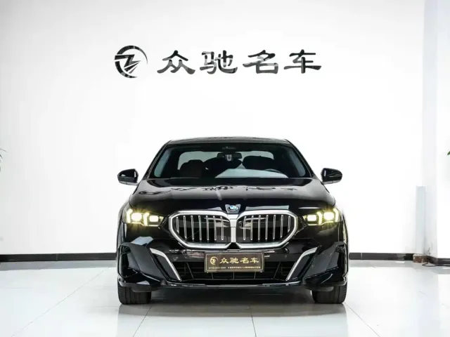 BMW 5 Series — Фото автомобиля 2