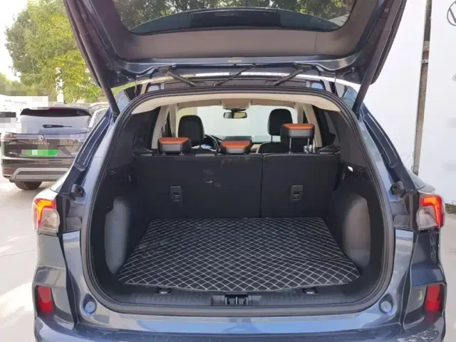 Ford Escape — Фото автомобиля 18