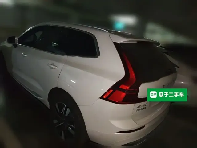 Volvo XC60 — Фото автомобиля 4