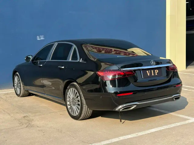 Mercedes-Benz E-Class — Фото автомобиля 7